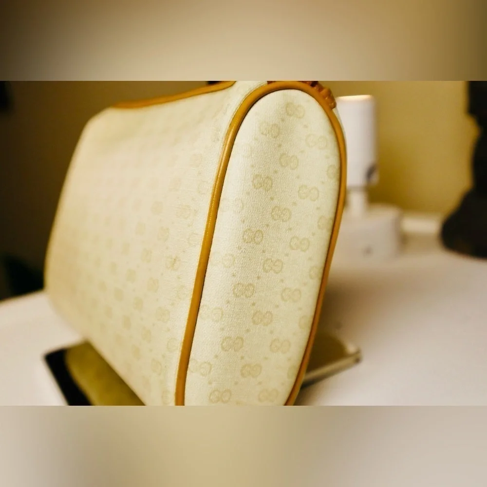 “Host Pick” GUCCI 1970’s Vintage Pouch - Micro GG Canvas Print in Beige